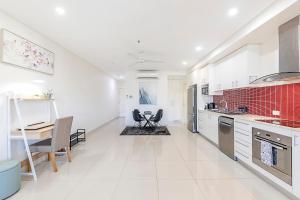 Fotografie z fotogalerie ubytování Luxurious 2BR Oasis with Pool and Parking v destinaci Darwin