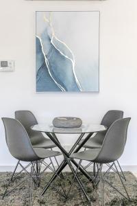 Fotografie z fotogalerie ubytování Luxurious 2BR Oasis with Pool and Parking v destinaci Darwin