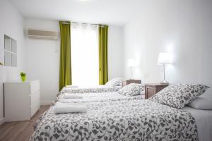 Łóżko lub łóżka w pokoju w obiekcie Fuencarral Apartments