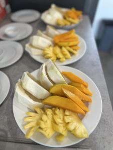 Makanan di atau berdekatan rumah tamu ini