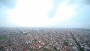 una vista aérea de una ciudad con edificios en Nice and Comfy Studio at Grand Dharmahusada Lagoon Apartment By Travelio, en Surabaya