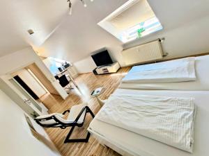 a bedroom with a bed and a desk and a window at Boardinghouse - Stadtvilla Budget in Schweinfurt