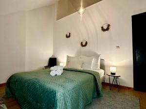 Ένα ή περισσότερα κρεβάτια σε δωμάτιο στο Luxury Suites Stay by Rikas Hotels