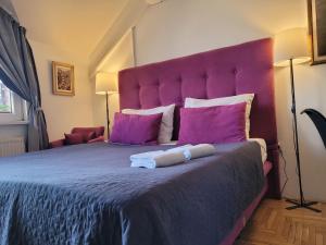 Postel nebo postele na pokoji v ubytování APARTMANI Emerald Dream