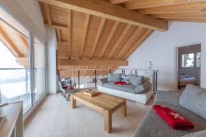 Posezení v ubytování Tga Pilu a cozy and modern chalet on Savognin Ski Slopes with wonderful mountains view
