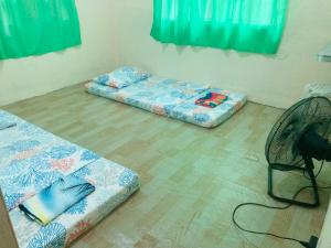 Postel nebo postele na pokoji v ubytování Olympia Travellers INN + 27 fotografií