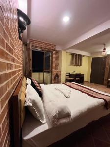 Postel nebo postele na pokoji v ubytování Hotel Durbar Side