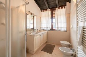Koupelna v ubytování Agriturismo Bassanella