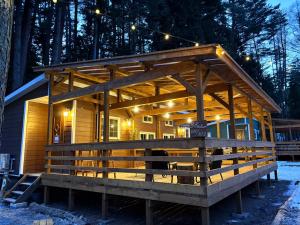 Das Gebäude in dem sich der Campingplatz befindet