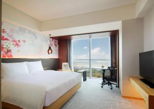 Postel nebo postele na pokoji v ubytování Hilton Garden Inn Zhuhai Hengqin + 31 fotografií