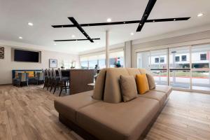 Posezení v ubytování Days Inn by Wyndham Beaumont West I-10 Walden