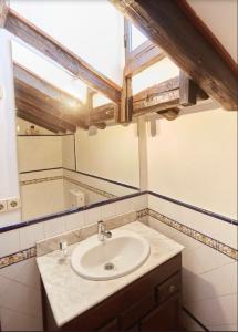 Billede fra billedgalleriet på Ático duplex con terraza en puro centro, 2 a 8 pax i Madrid + 19 billeder