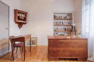 a room with a desk and a chair and a book shelf at La Prévalaye - Proche du château de Pouancé in Armaillé
