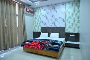 HOTEL DEV KRIPA Datiaにあるベッド