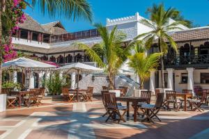 Un restaurant sau alt loc unde se poate mânca la Serena Beach Resort & Spa