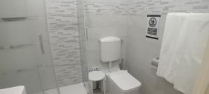 Koupelna v ubytování Titi Rooms