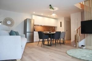 Kuchyň nebo kuchyňský kout v ubytování Duplex Échanges complices ,Frontière