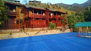 Πισίνα στο ή κοντά στο Hotel Aranya Virasat, Pangot - Best Luxury Hotel at Nainital