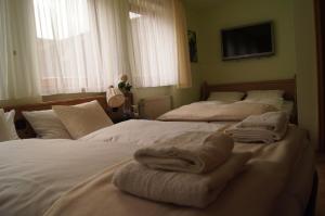 Postel nebo postele na pokoji v ubytování Krone das Hotel