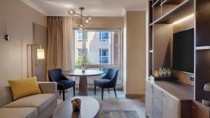 Posezení v ubytování Hilton Munich City