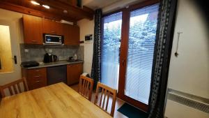 Kuchyňa alebo kuchynka v ubytovaní Horský Apartmán Ramzová