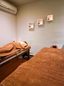 Postel nebo postele na pokoji v ubytování Mayfair Hotel