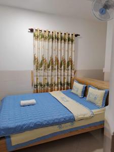Postel nebo postele na pokoji v ubytování Khách sạn Hoàng Hải Ninh Thuận + 22 fotografií