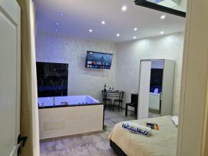 Μια τηλεόραση ή/και κέντρο ψυχαγωγίας στο Sicily Luxury Apartment by Holiday World