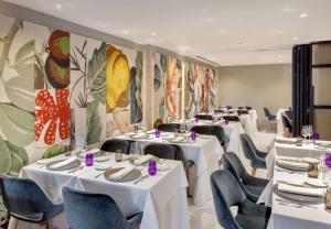 a row of tables and chairs in a restaurant at Barceló Emperatriz in Madrid +96 photos