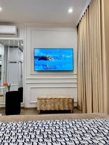 a living room with a television on a wall at 1 bedroom - Apartments in luxury in Gia Lâm Pho +6 photos