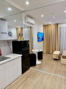 a kitchen and living room with a table and a tv at 1 bedroom - Apartments in luxury in Gia Lâm Pho