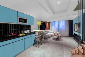 Kuchyň nebo kuchyňský kout v ubytování Citadines Gu Bei Shanghai
