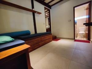 Postel nebo postele na pokoji v ubytování Cool Breeze Authentic Hotel Labuan Bajo Komodo