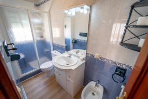 A bathroom at AT SAN MIGUEL o