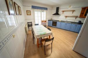 A kitchen or kitchenette at AT SAN MIGUEL o