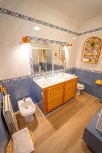 A bathroom at AT SAN MIGUEL o