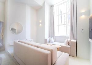 Ruang duduk di Santorini by The Heim Residences