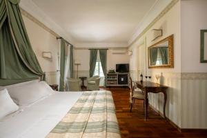 TV a/nebo společenská místnost v ubytování Relais Parco Dei Cavalieri Assisi