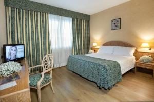 A bed or beds in a room at Hotel I Gigli