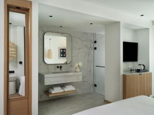 Μια τηλεόραση ή/και κέντρο ψυχαγωγίας στο InterContinental Crete by IHG