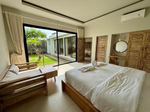 Ένα ή περισσότερα κρεβάτια σε δωμάτιο στο Lipah Beach Private Villas