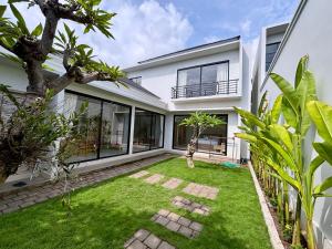 Κήπος έξω από το Lipah Beach Private Villas