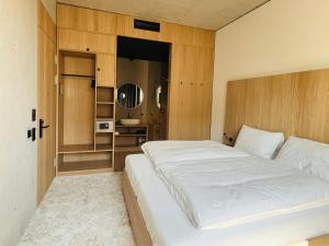 Ліжко або ліжка в номері Boulderbar Hotel Leonding