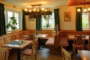 Reštaurácia alebo iné gastronomické zariadenie v ubytovaní Landgasthof zum Betenmacher