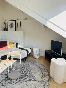 TV a/nebo společenská místnost v ubytování BeachHouse Oranje Nassau