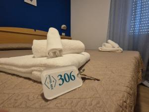 Postel nebo postele na pokoji v ubytování Hotel REX