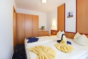 Postel nebo postele na pokoji v ubytování Aparthotel Leuchtfeuer Rügen