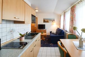 Kuchyň nebo kuchyňský kout v ubytování Aparthotel Leuchtfeuer Rügen
