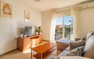 Et opholdsområde på Beautiful Apartment In Roquetas De Mar