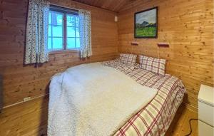 Postel nebo postele na pokoji v ubytování 2 Bedroom Pet Friendly Home In Rendalen